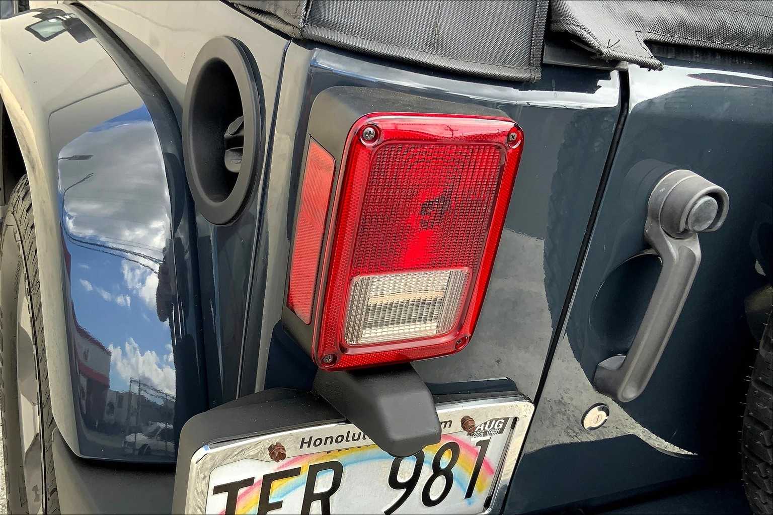 Thumbnail: 2017 Jeep Wrangler - 32