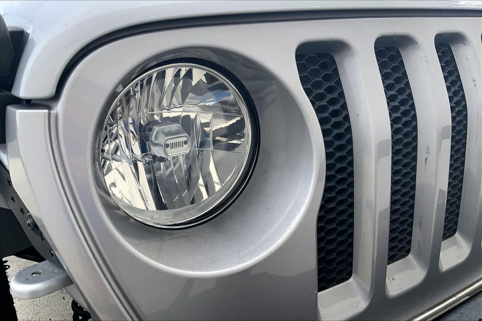 Thumbnail: 2021 Jeep Wrangler - 32