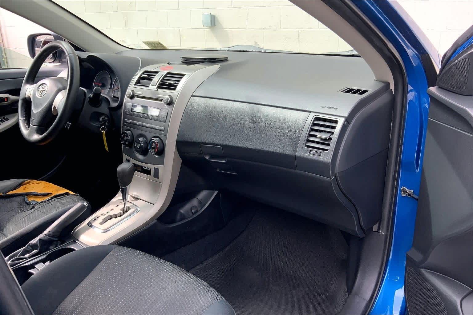 Thumbnail: 2010 Toyota Corolla - 23