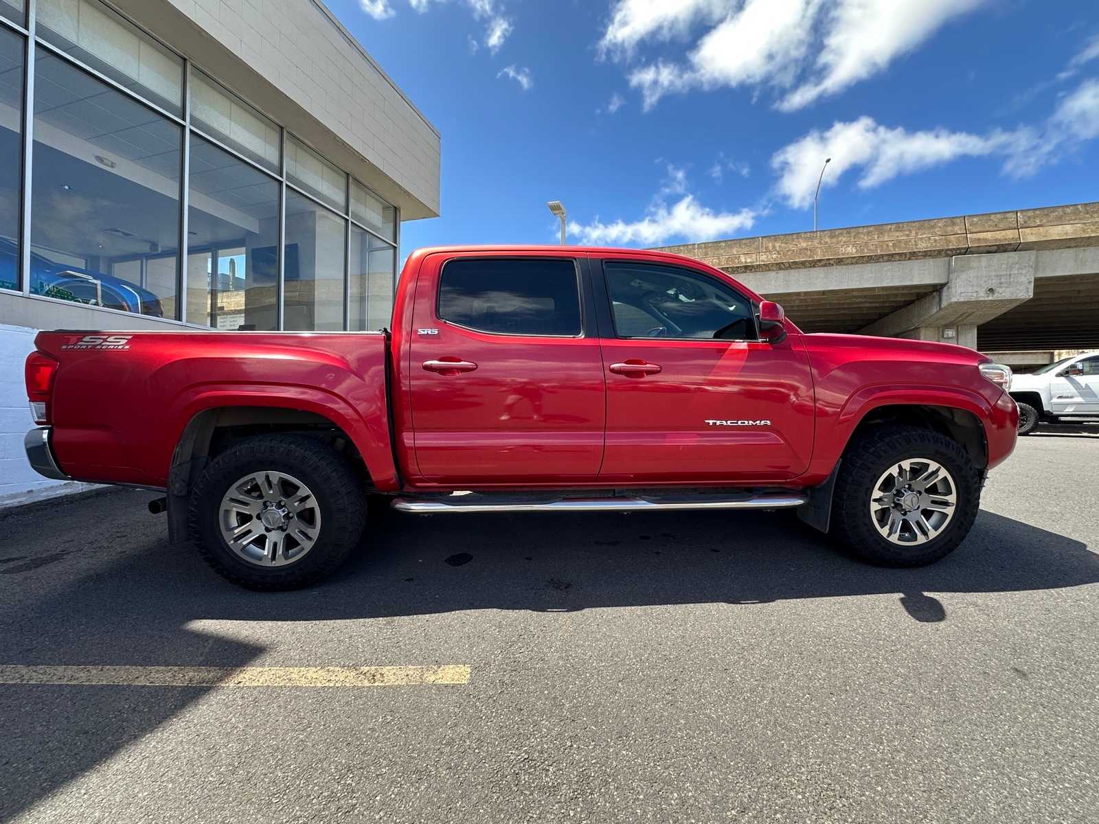Thumbnail: 2016 Toyota Tacoma - 6