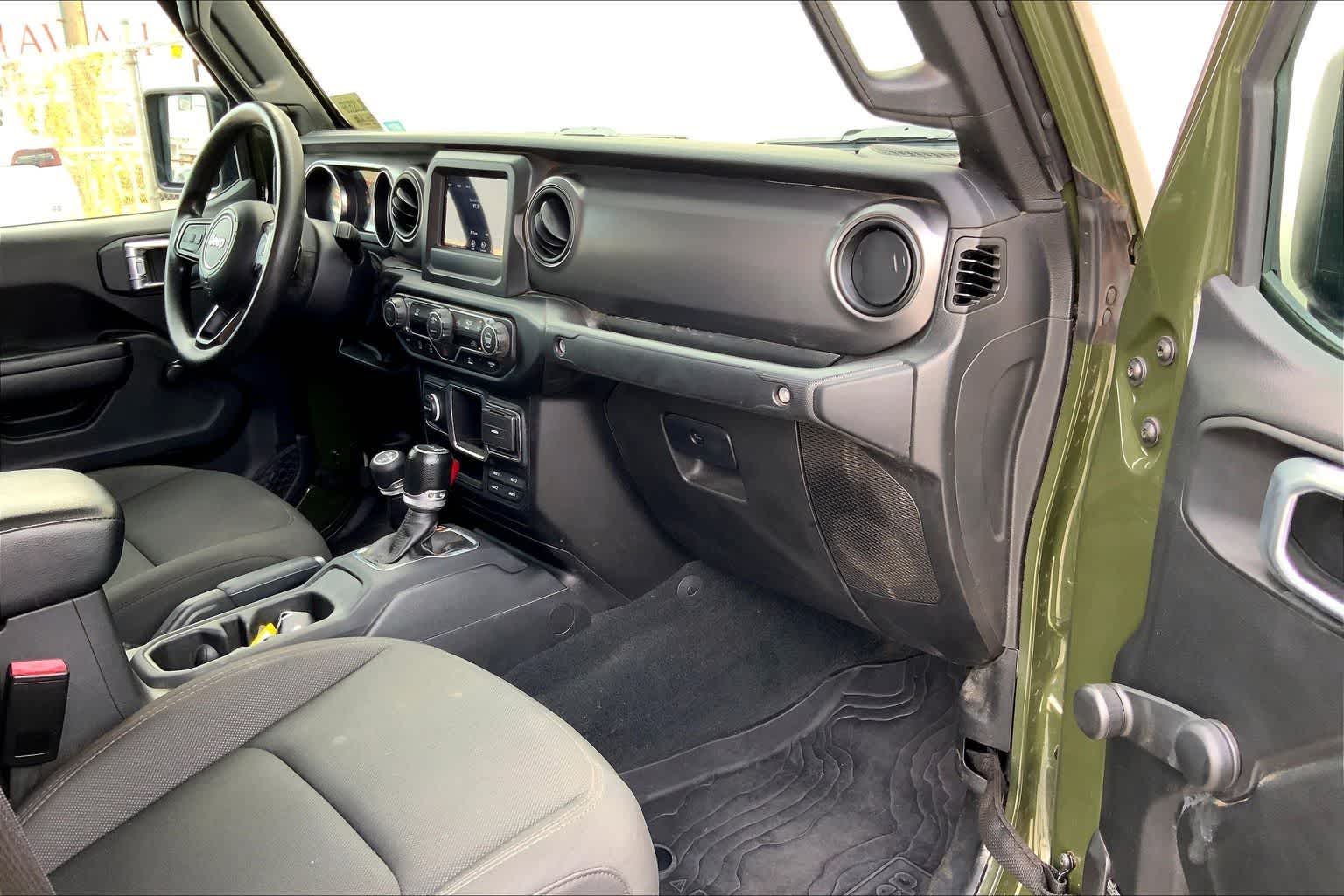 Thumbnail: 2022 Jeep Gladiator - 22