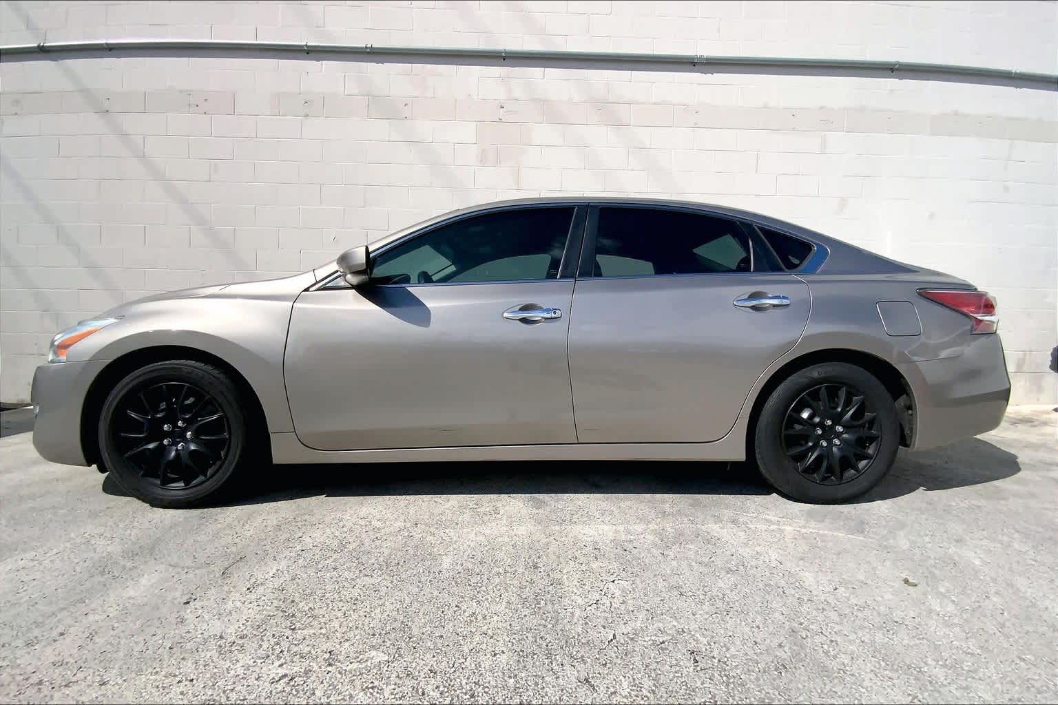 Thumbnail: 2015 Nissan Altima - 4