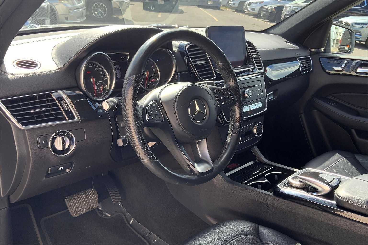 Thumbnail: 2019 Mercedes-Benz GLS - 3