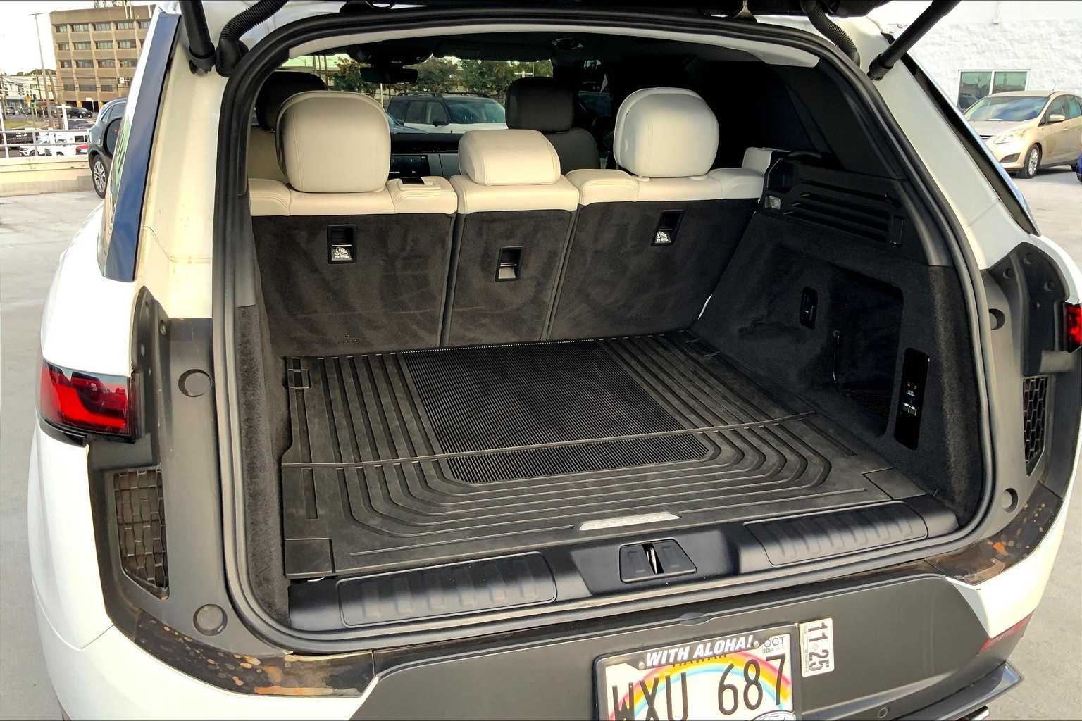 Thumbnail: 2023 Land Rover Range Rover Sport - 17