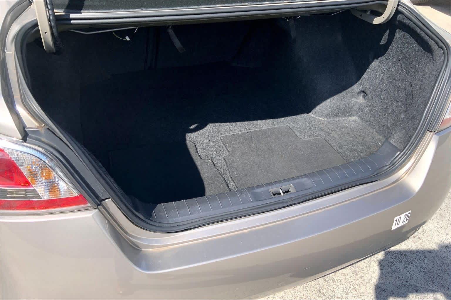 Thumbnail: 2015 Nissan Altima - 18