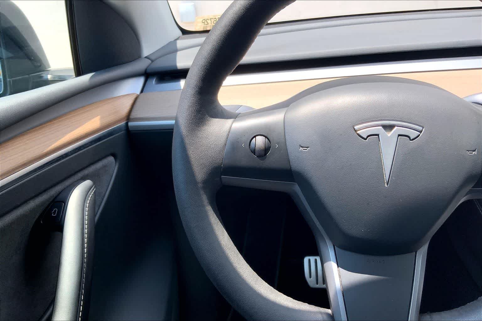 Thumbnail: 2023 Tesla Model Y - 25