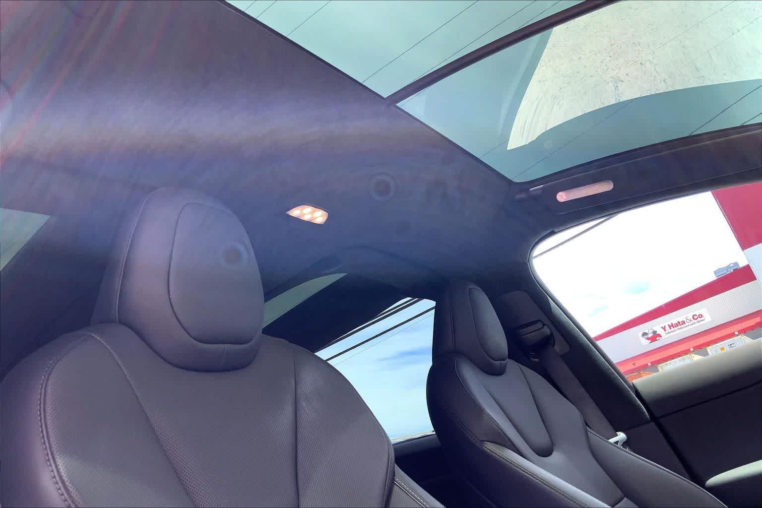 Thumbnail: 2022 Tesla Model X - 31