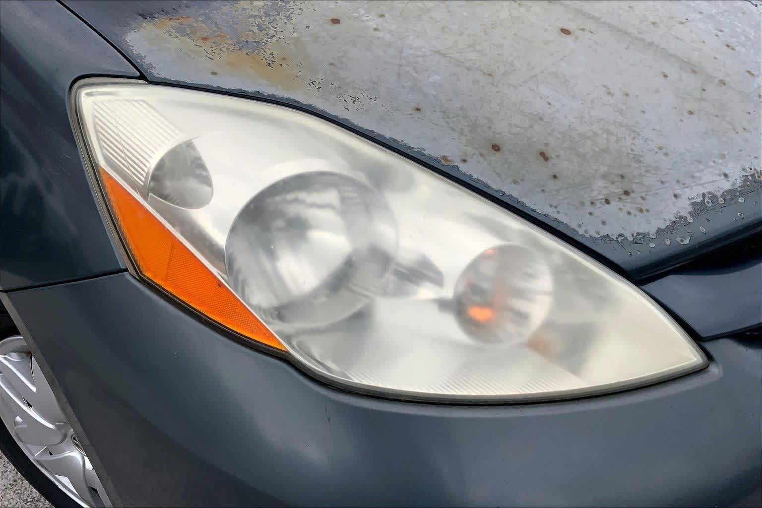 Thumbnail: 2010 Toyota Sienna - 28