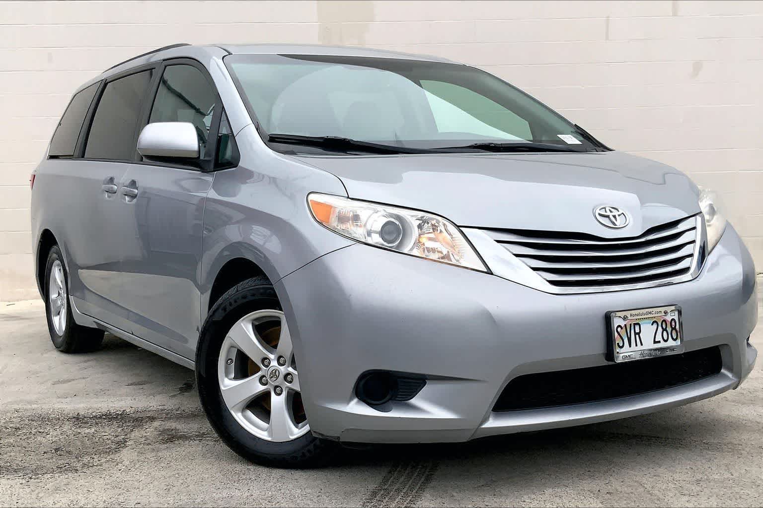 Thumbnail: 2016 Toyota Sienna - 21