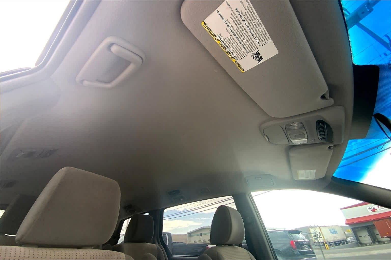 Thumbnail: 2010 Toyota Sienna - 27
