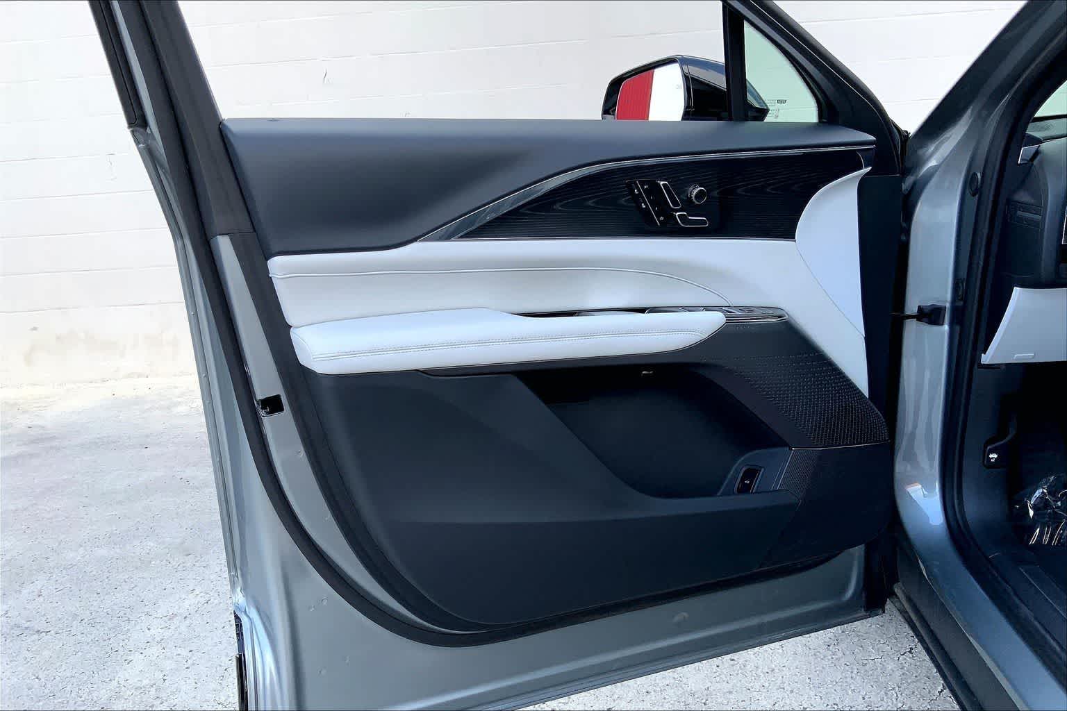 Thumbnail: 2024 Cadillac Lyriq - 28