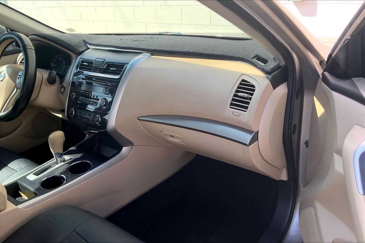 Thumbnail: 2015 Nissan Altima - 21