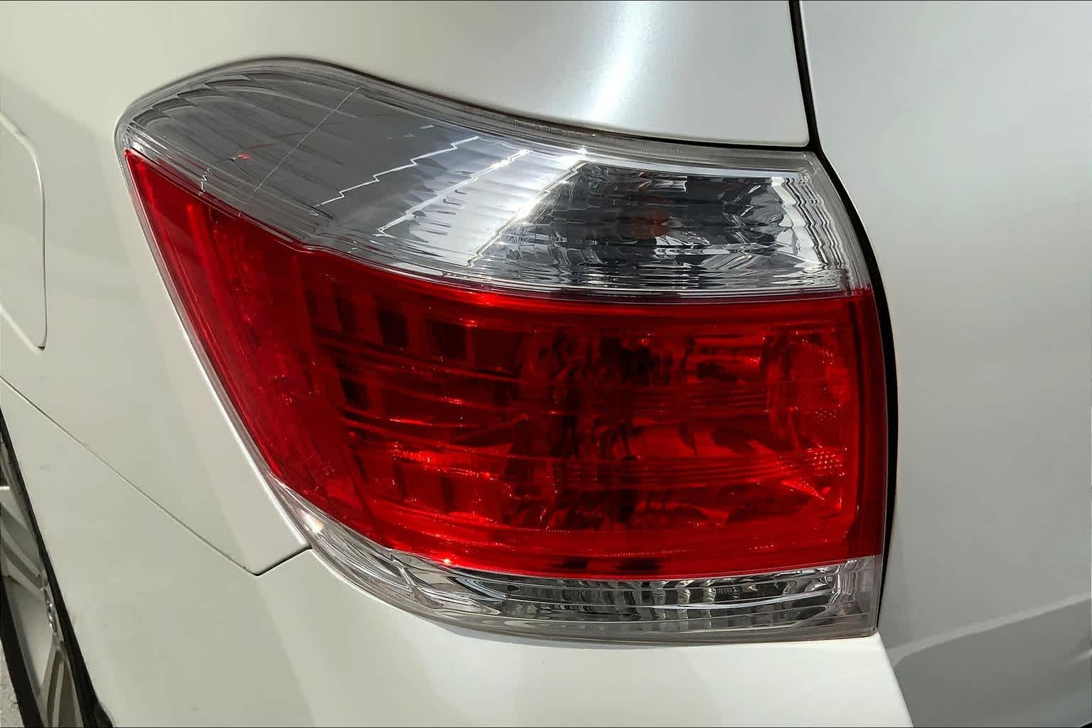 Thumbnail: 2012 Toyota Highlander - 30