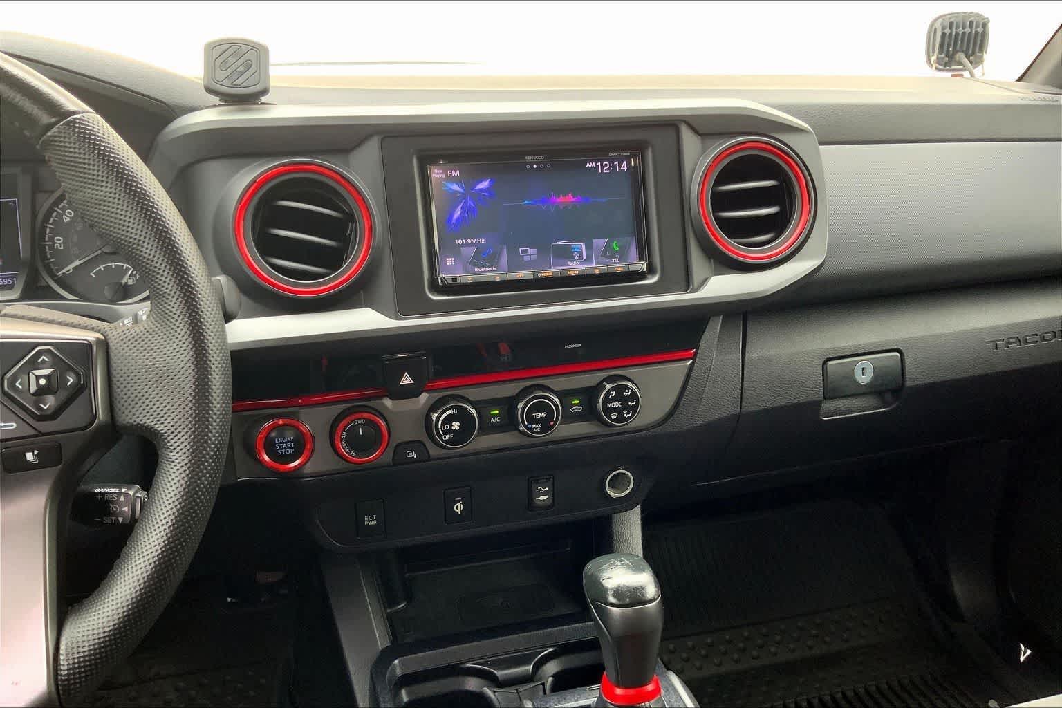 Thumbnail: 2017 Toyota Tacoma - 15