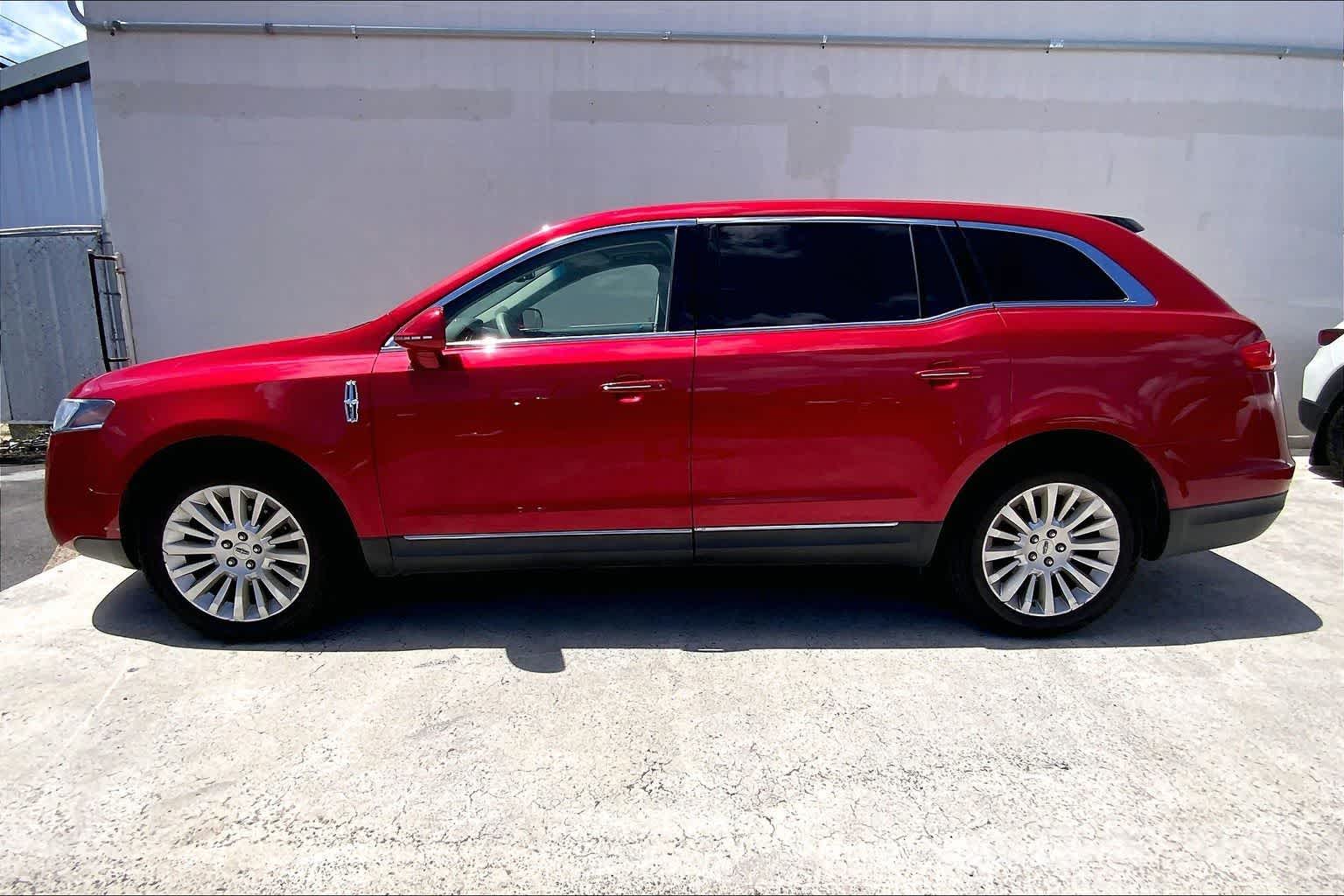 Thumbnail: 2010 Lincoln MKT - 4