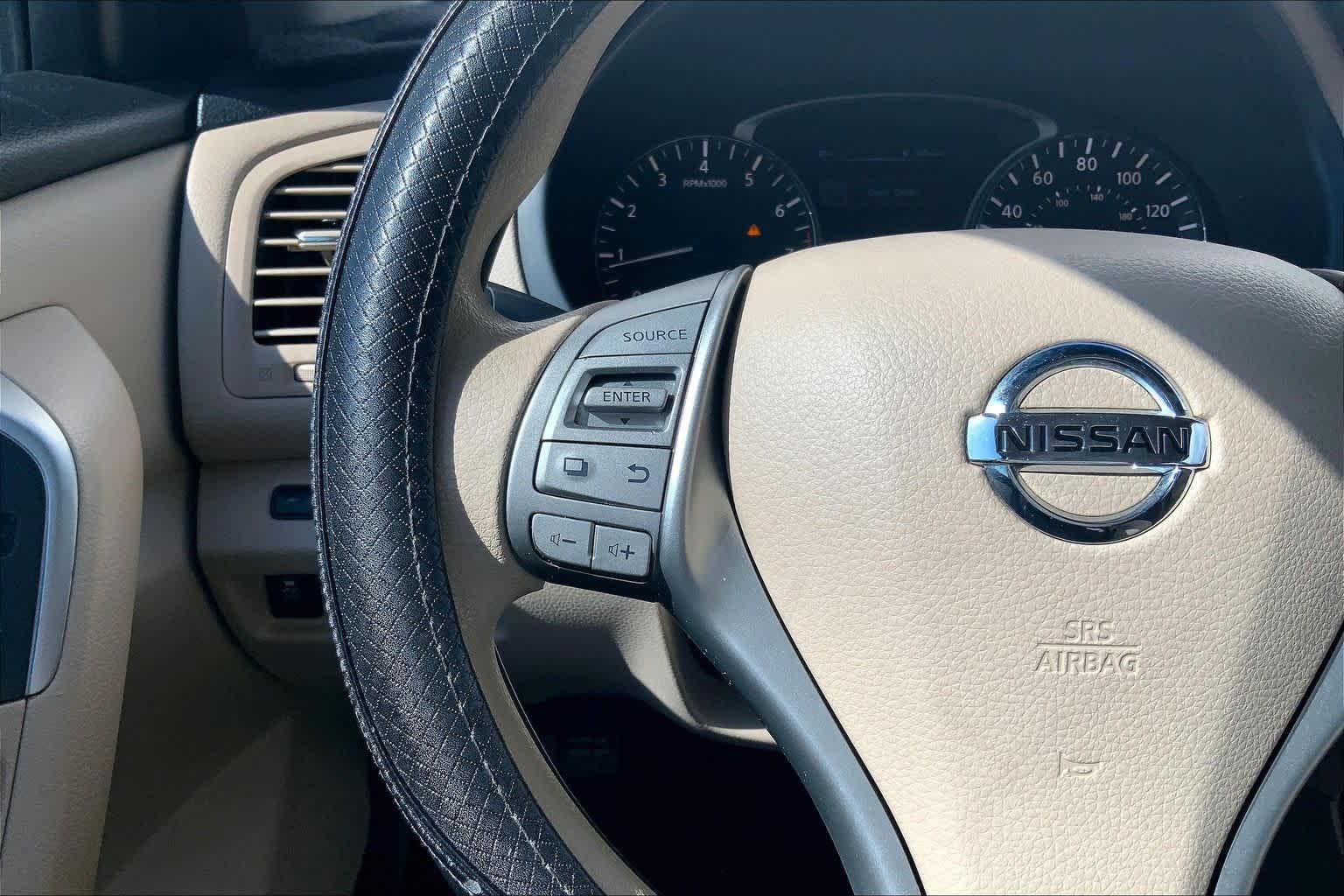 Thumbnail: 2015 Nissan Altima - 22