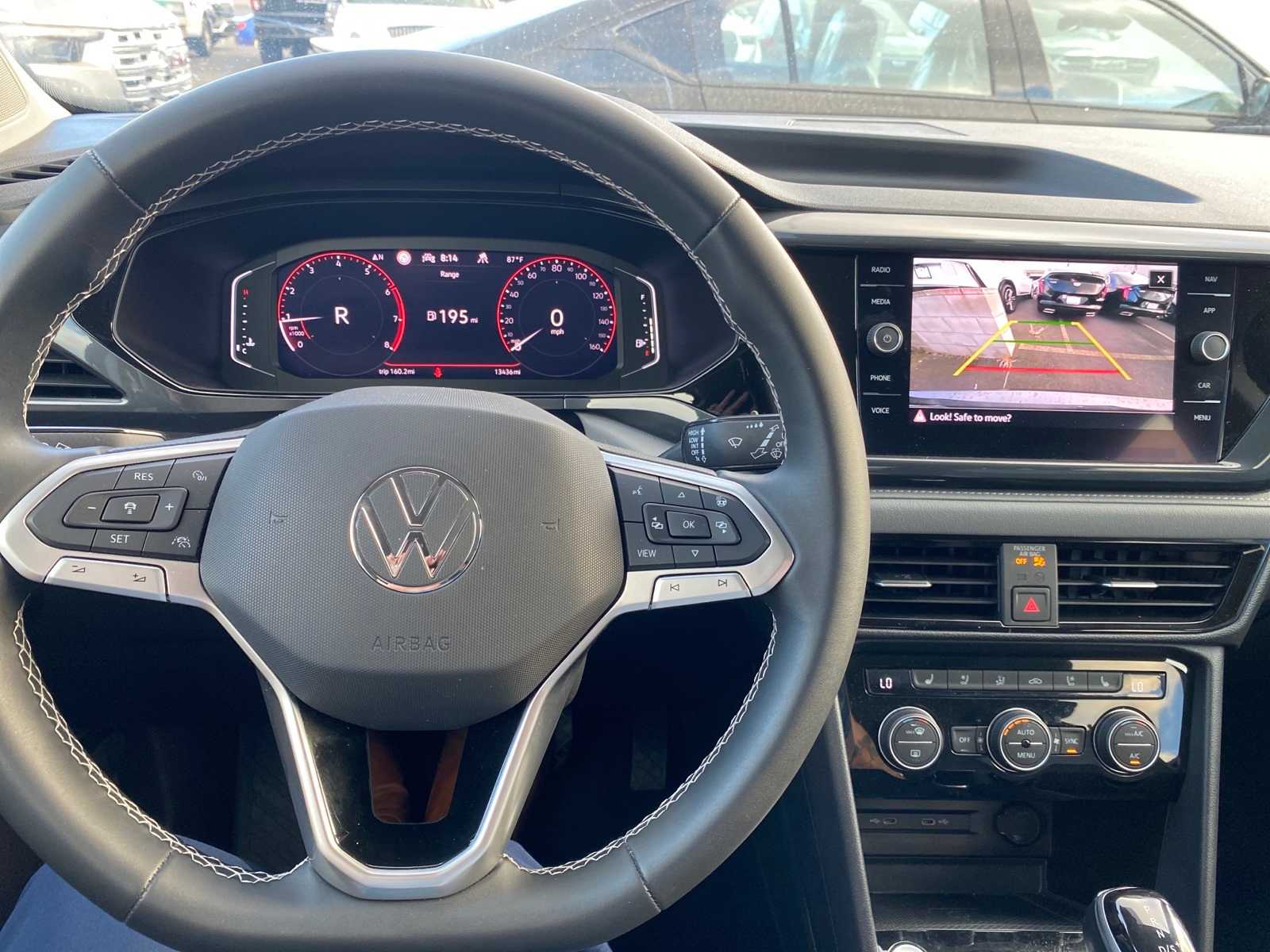 Thumbnail: 2022 Volkswagen Taos - 9