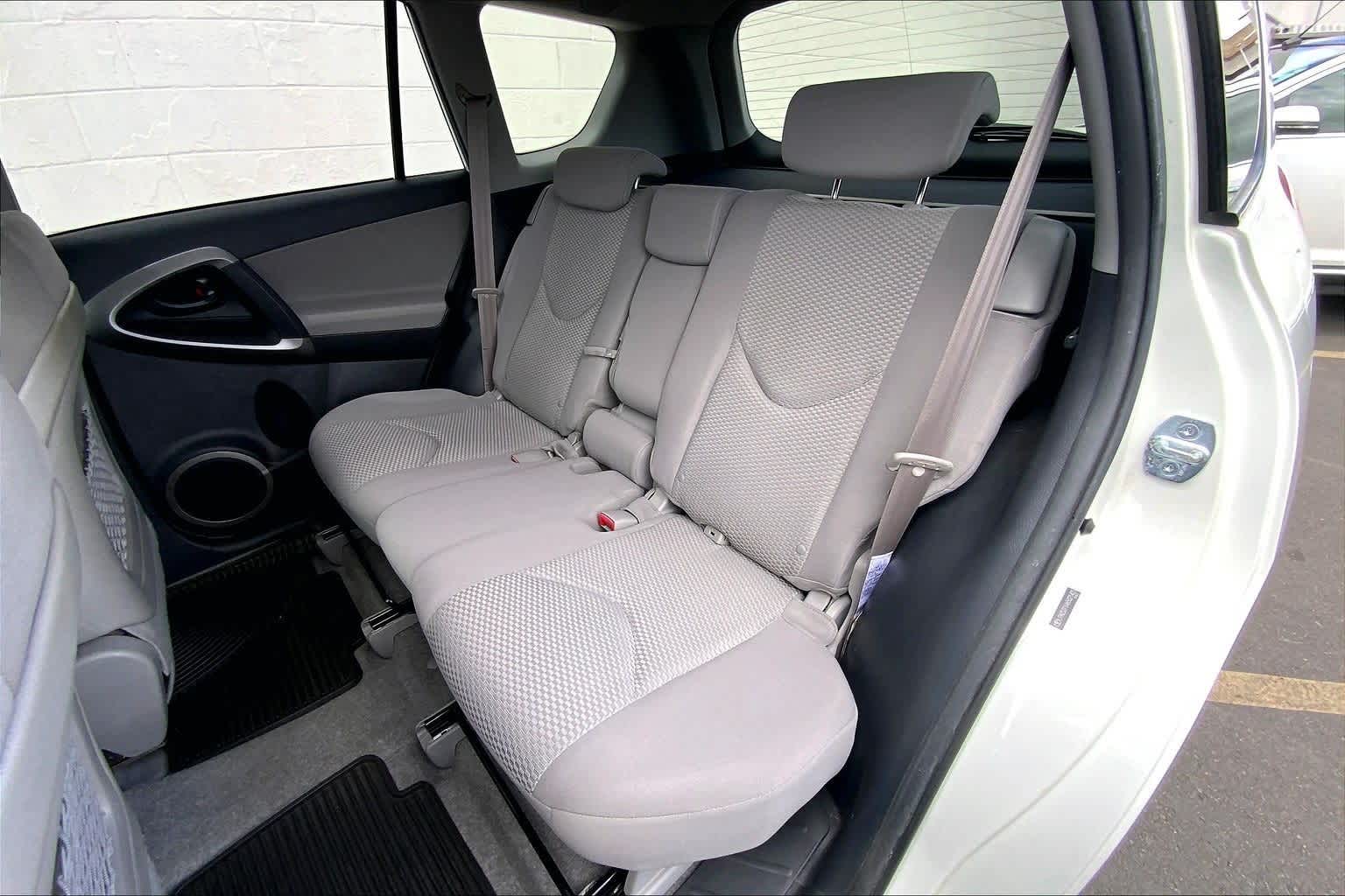 Thumbnail: 2006 Toyota RAV4 - 28