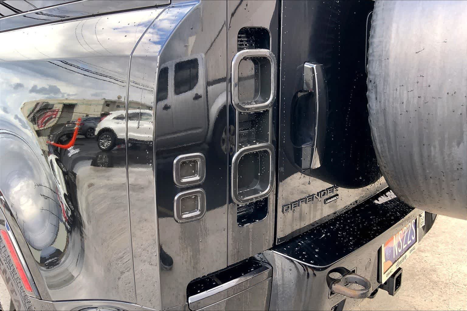 Thumbnail: 2022 Land Rover Defender - 32