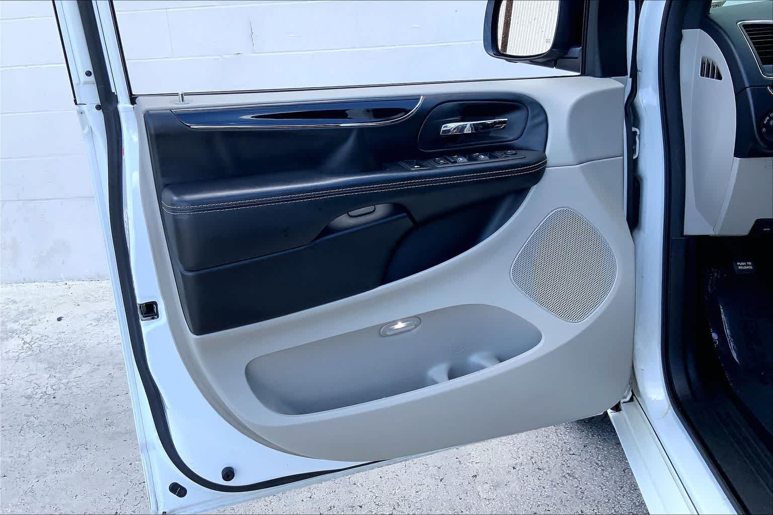 Thumbnail: 2019 Dodge Grand Caravan - 26