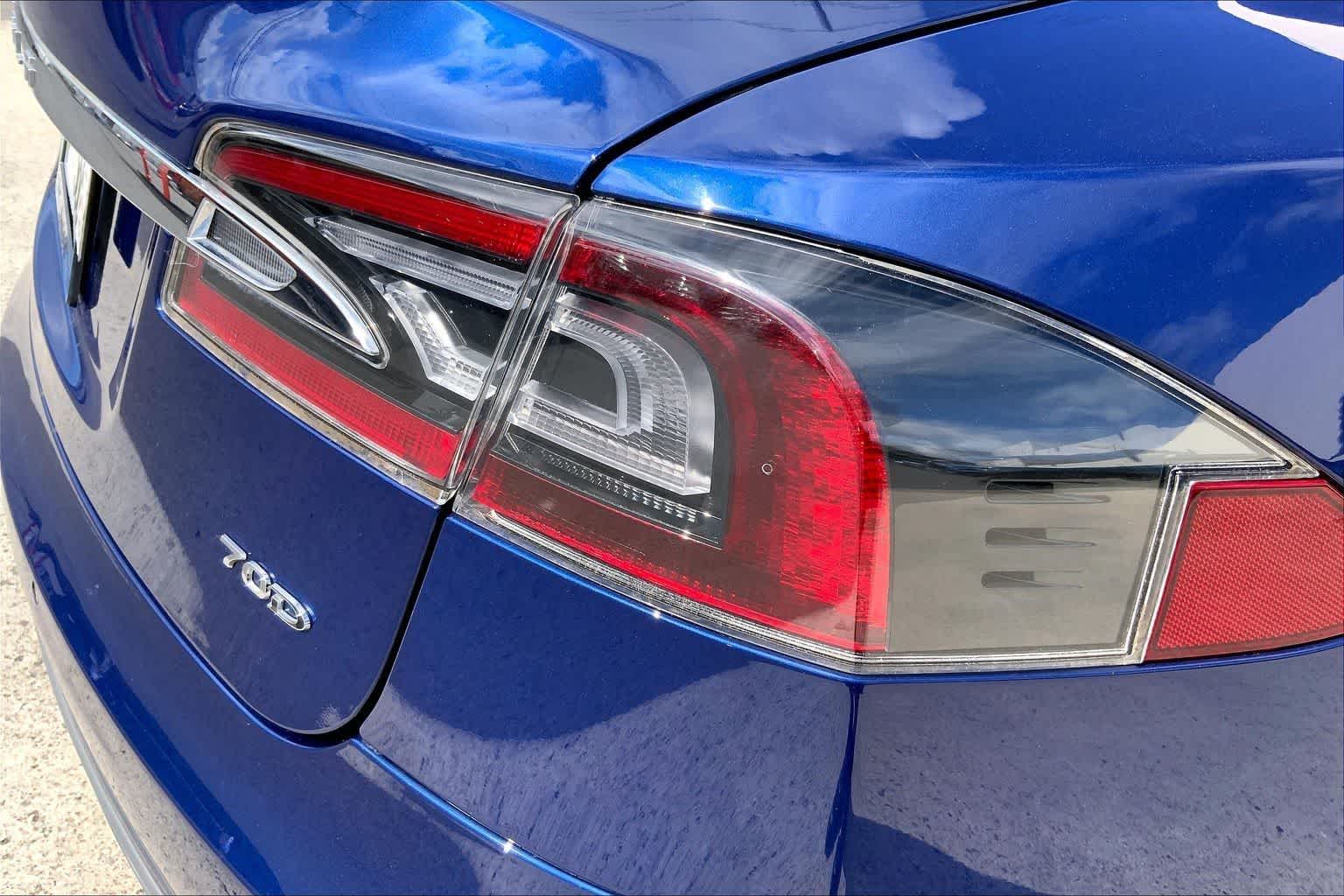 Thumbnail: 2015 Tesla Model S - 33