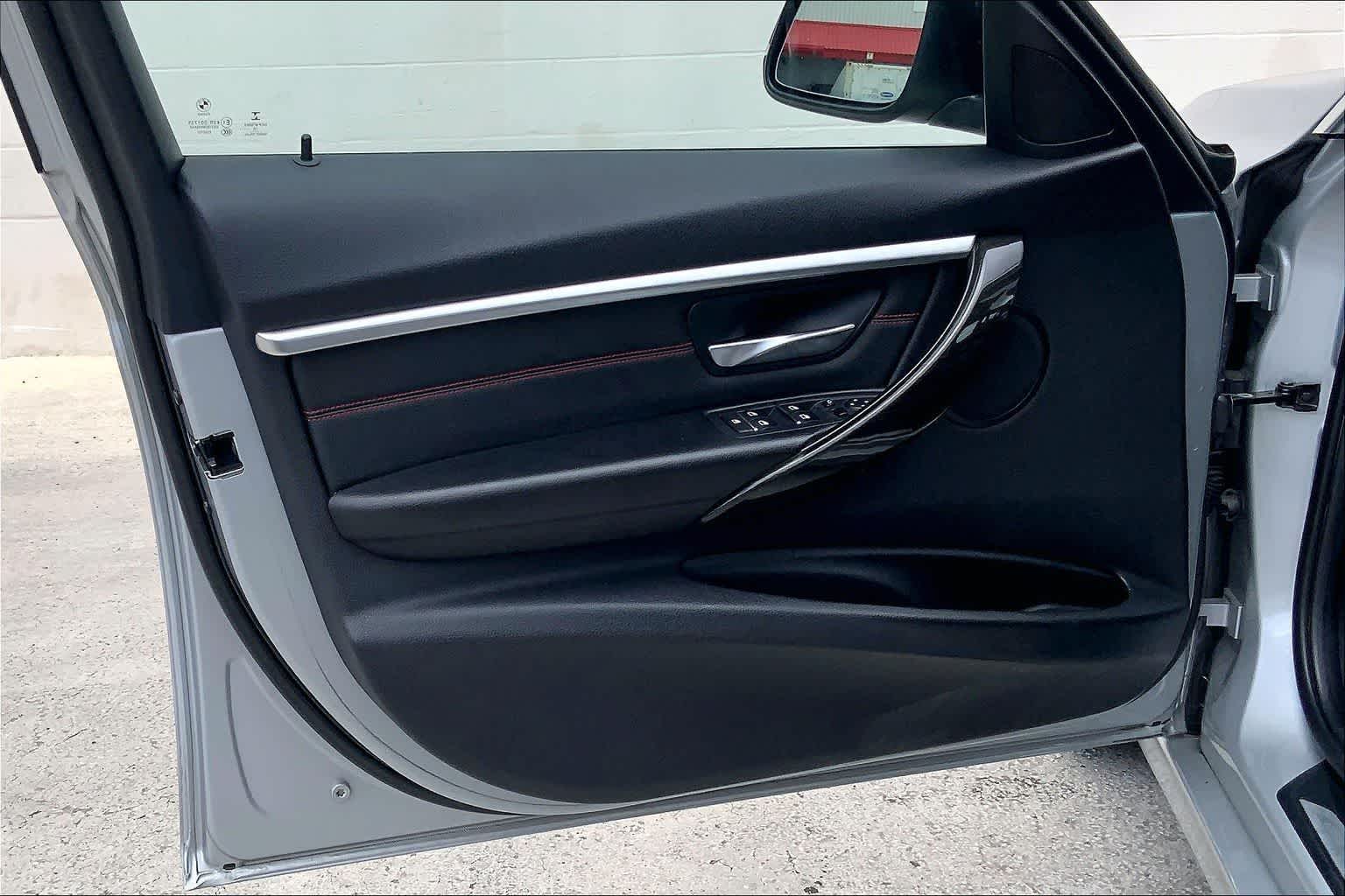 Thumbnail: 2017 BMW 3 Series - 27