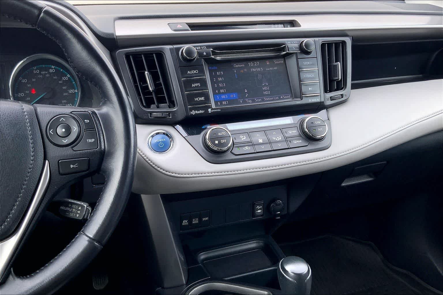 Thumbnail: 2017 Toyota RAV4 - 15