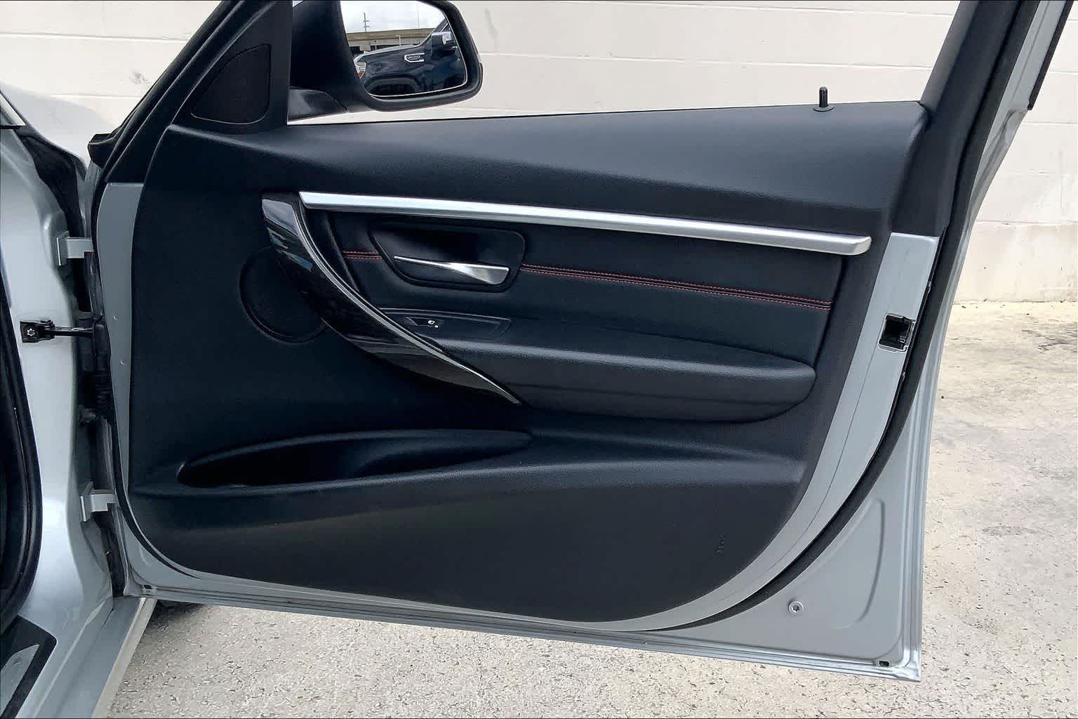 Thumbnail: 2017 BMW 3 Series - 28