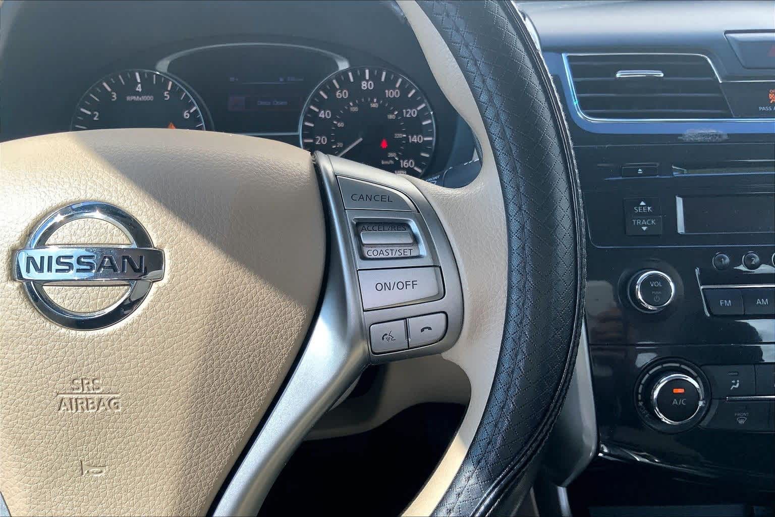 Thumbnail: 2015 Nissan Altima - 23