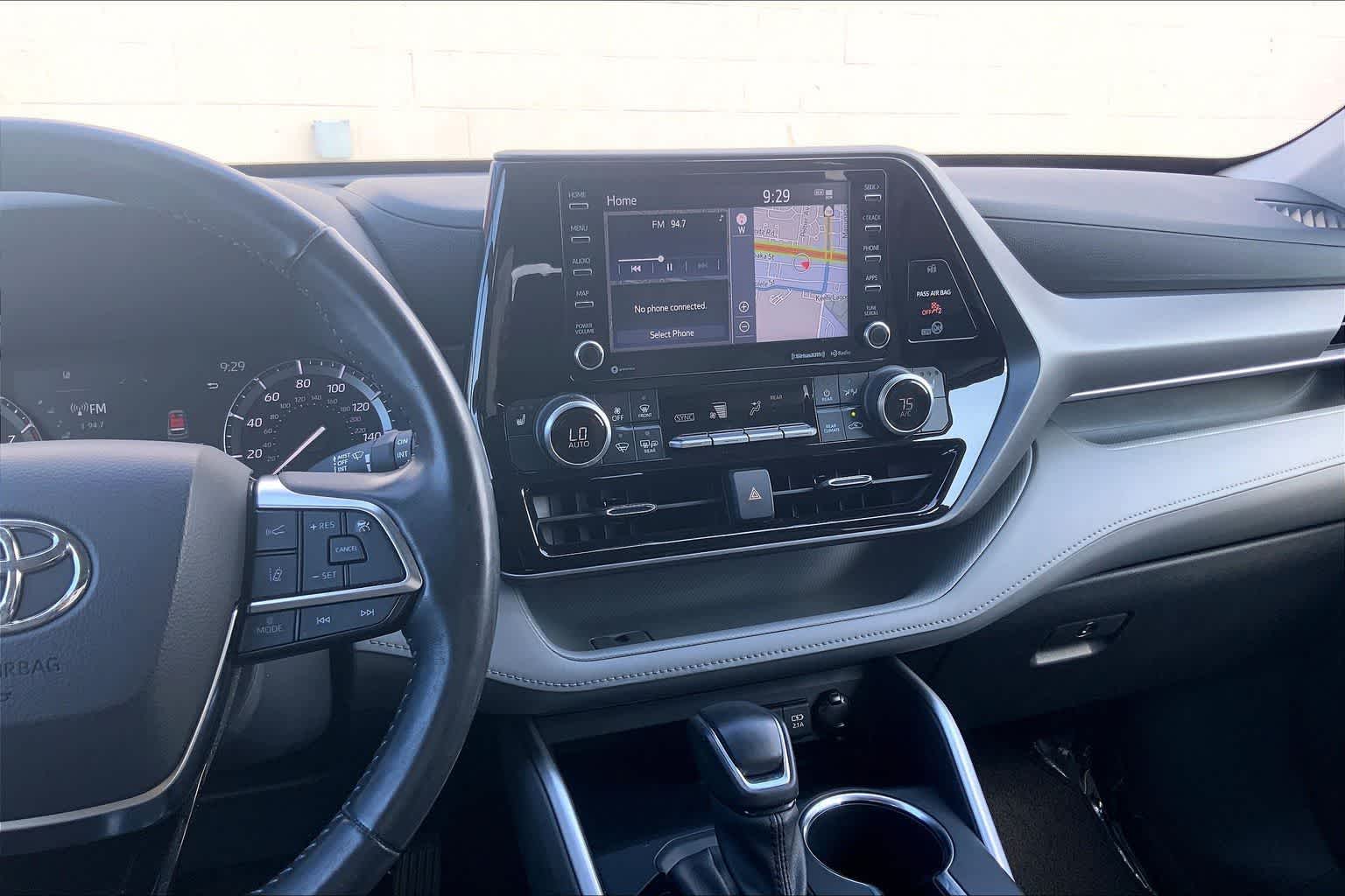 Thumbnail: 2021 Toyota Highlander - 15