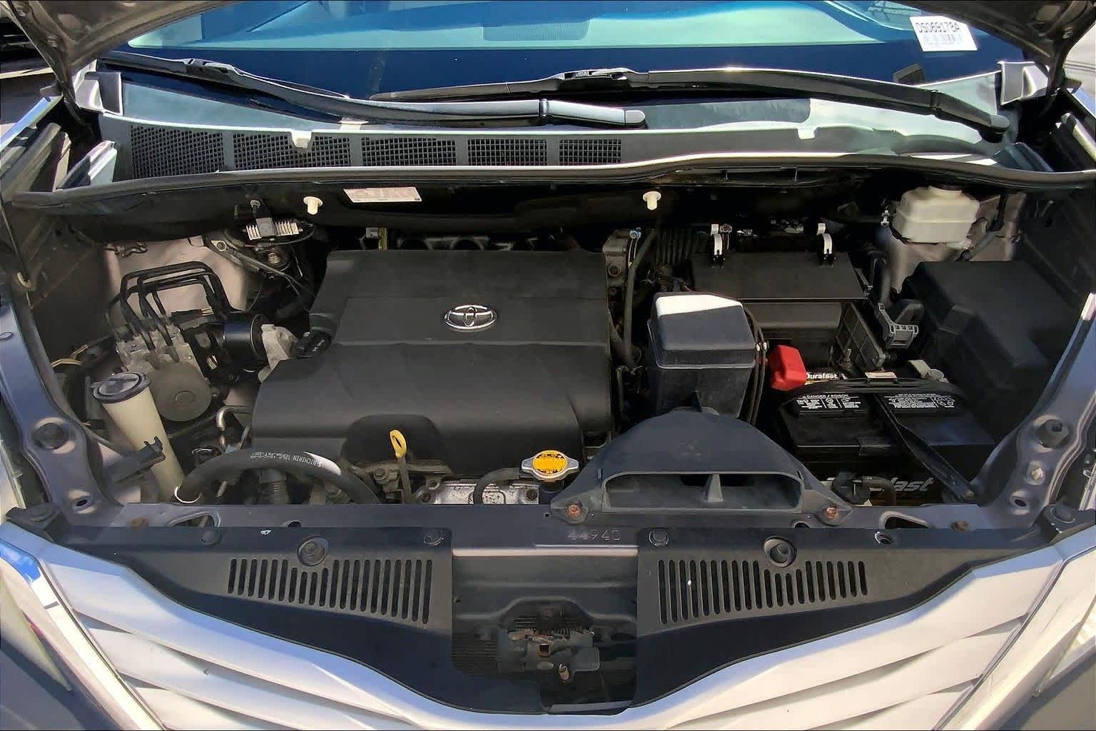 Thumbnail: 2013 Toyota Sienna - 10