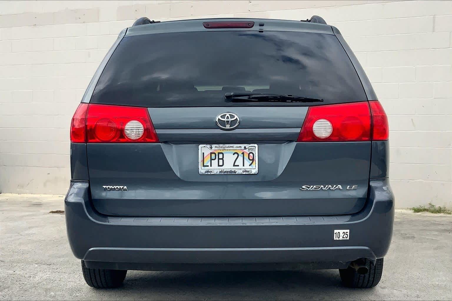 Thumbnail: 2010 Toyota Sienna - 6