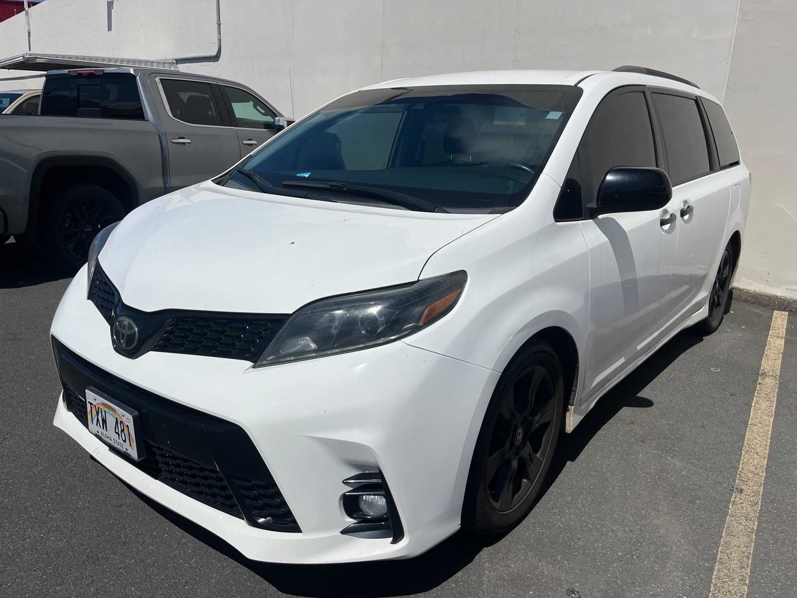 2020 Toyota Sienna SE Hero Image