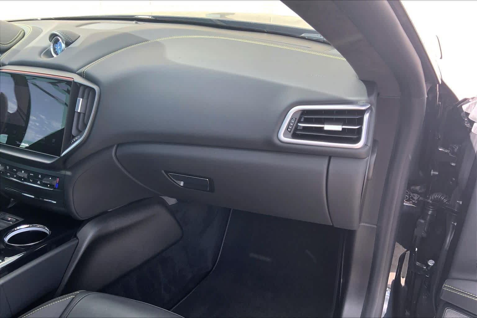 Thumbnail: 2023 Maserati Ghibli - 24