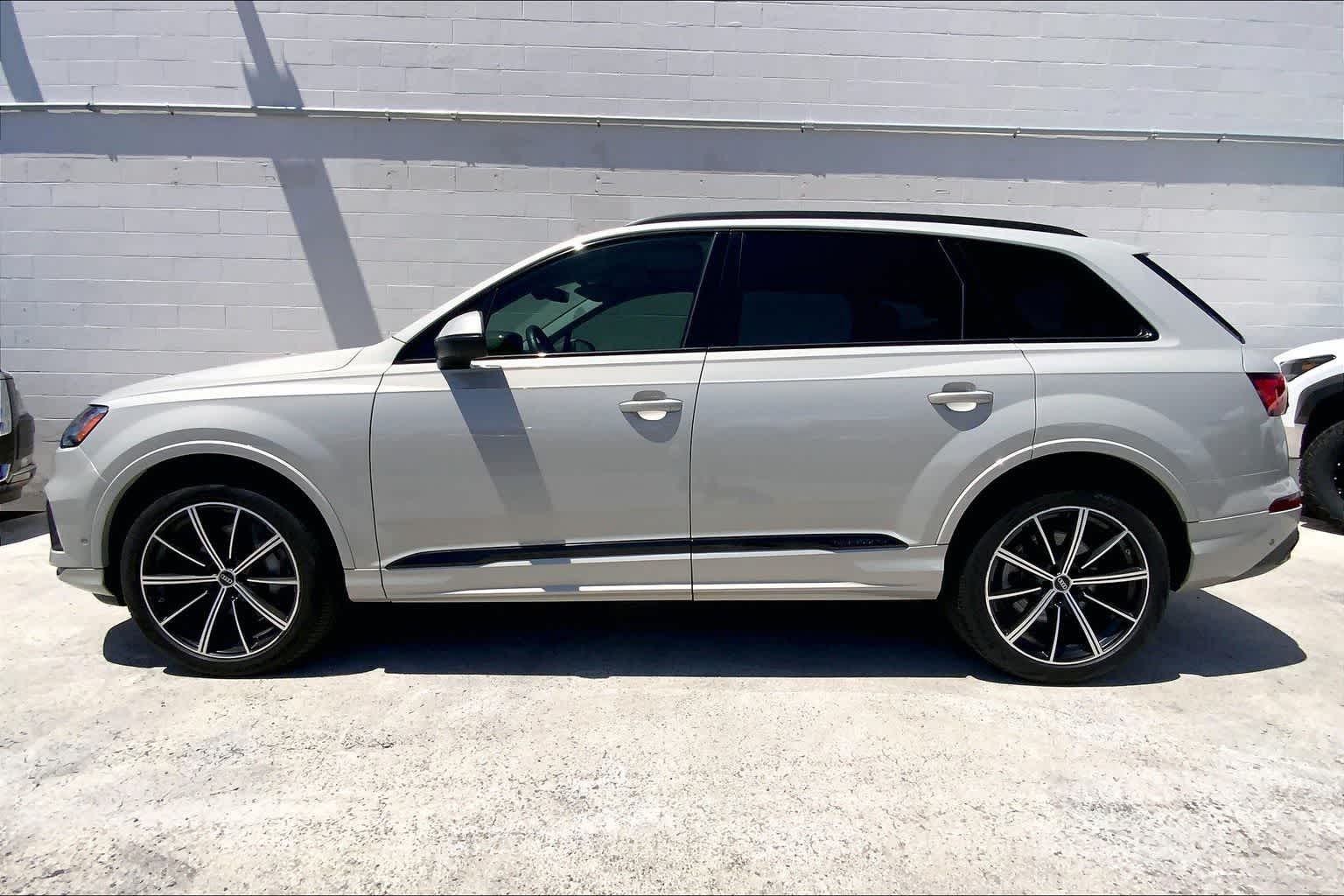 Thumbnail: 2022 Audi Q7 - 4