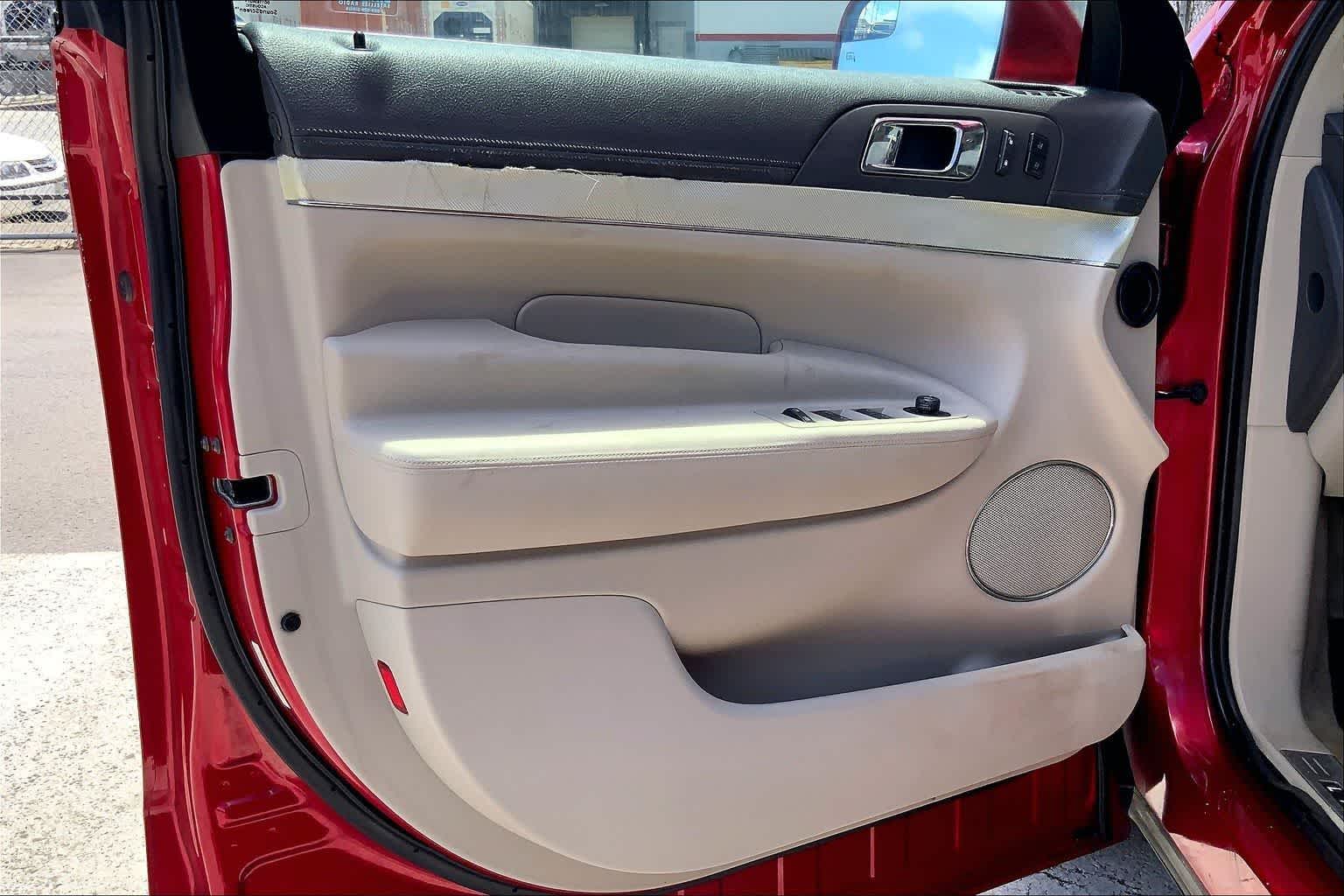 Thumbnail: 2010 Lincoln MKT - 27