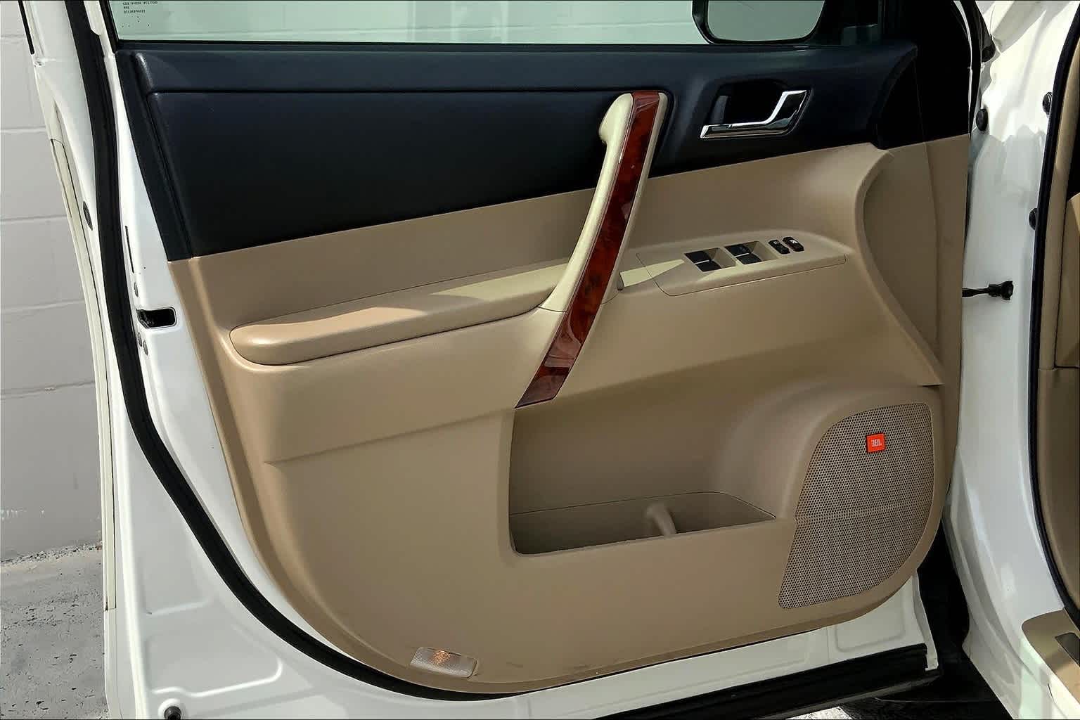 Thumbnail: 2012 Toyota Highlander - 26