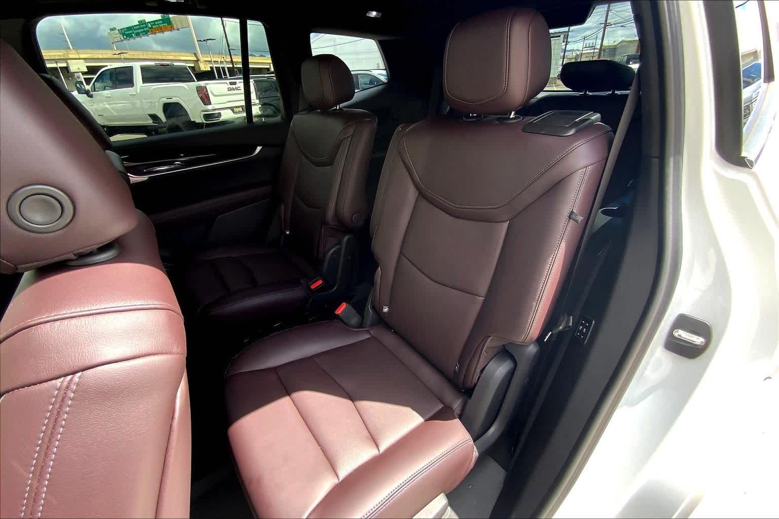 Thumbnail: 2023 Cadillac XT6 - 30