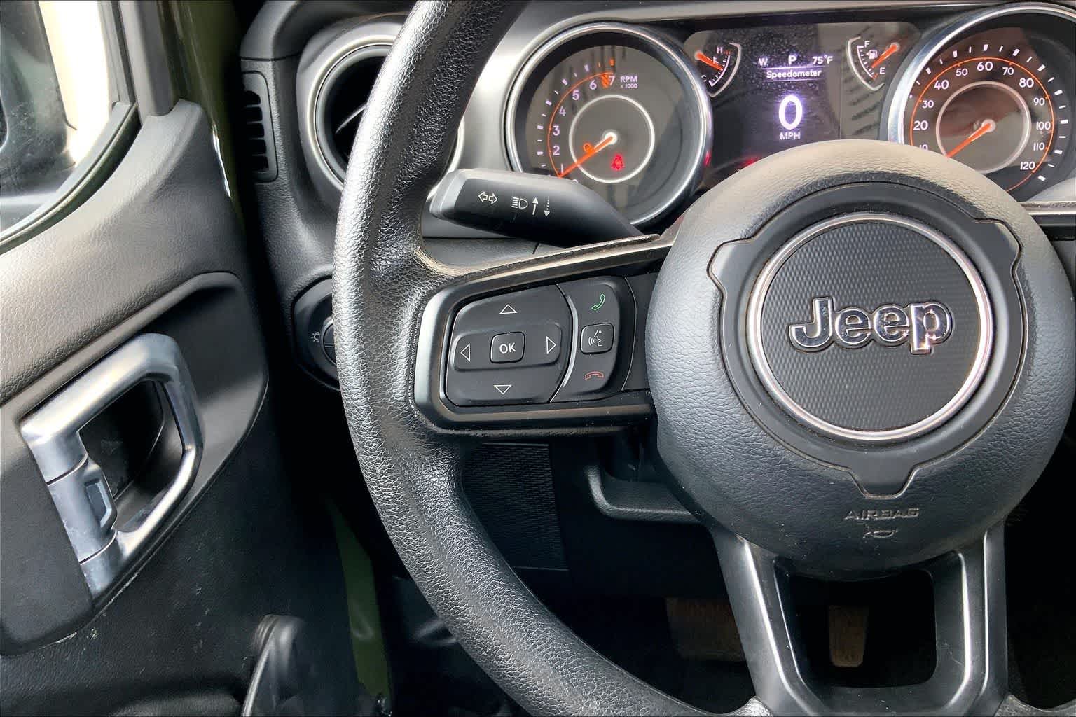 Thumbnail: 2022 Jeep Gladiator - 23
