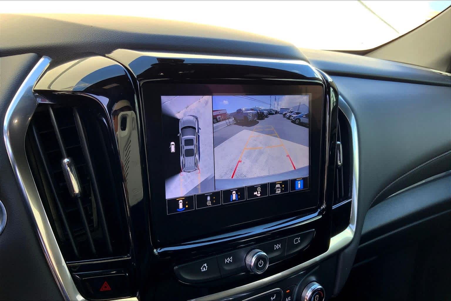 Thumbnail: 2023 Chevrolet Traverse - 25