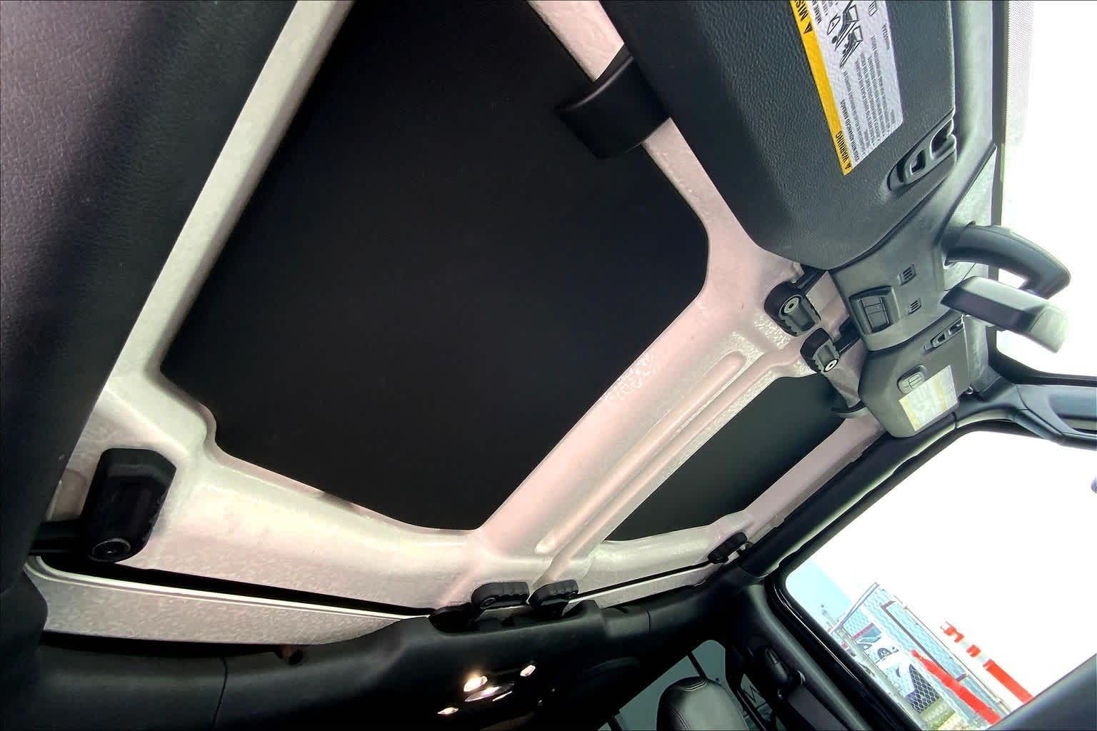 Thumbnail: 2021 Jeep Wrangler - 31