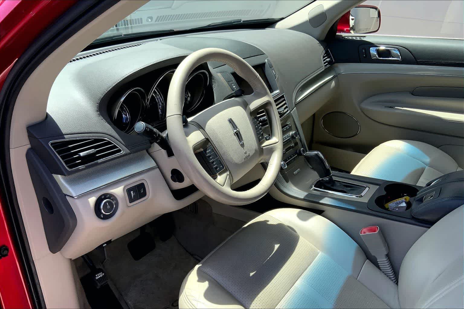 Thumbnail: 2010 Lincoln MKT - 3