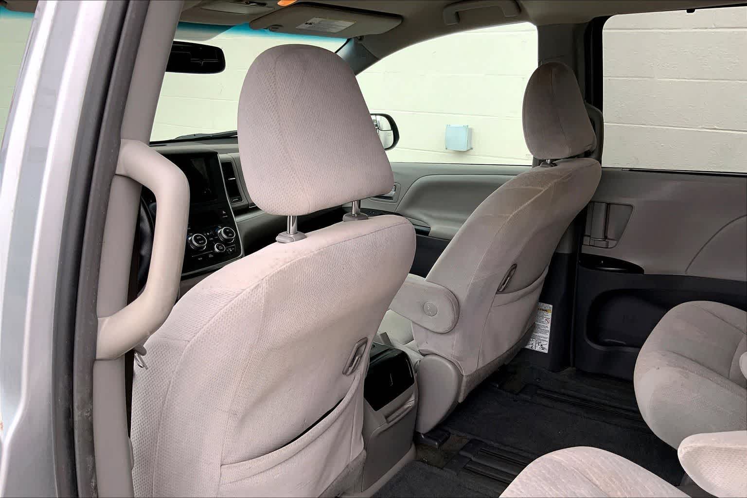 Thumbnail: 2016 Toyota Sienna - 13