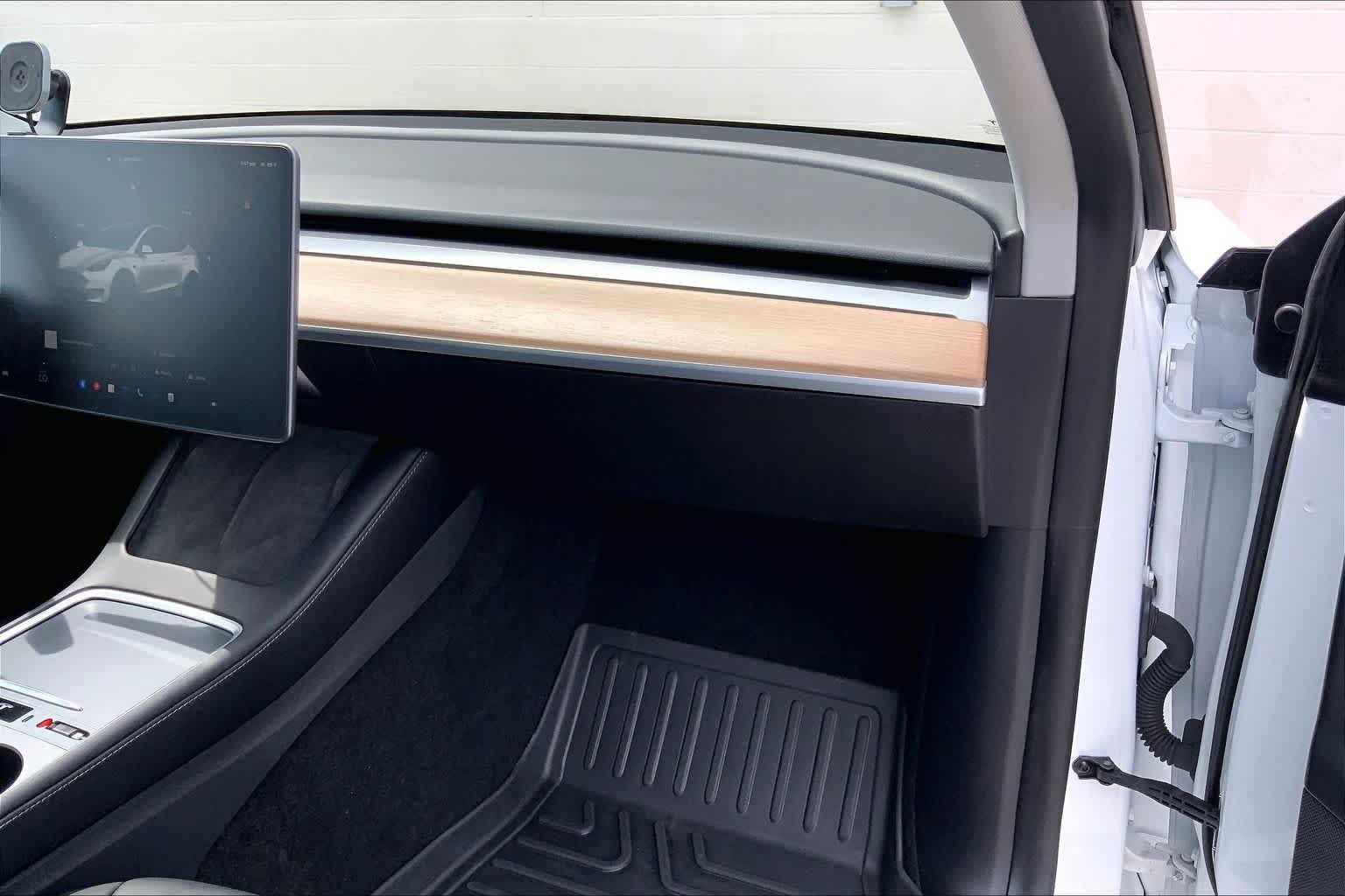 Thumbnail: 2022 Tesla Model Y - 24