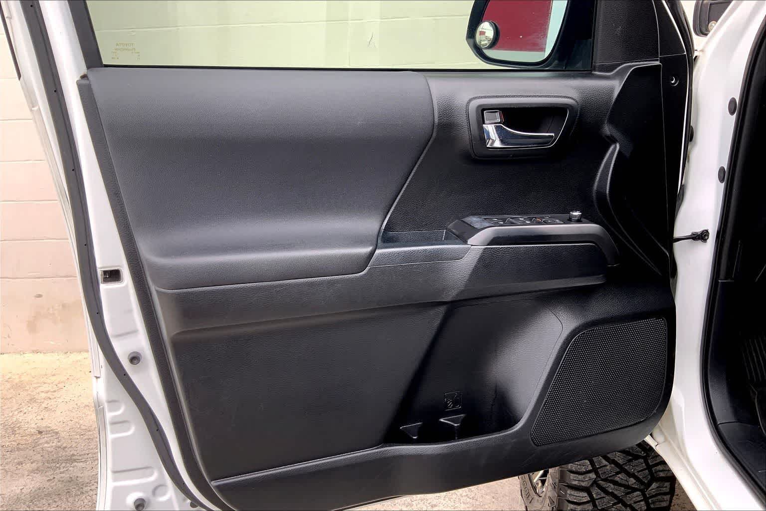 Thumbnail: 2017 Toyota Tacoma - 27