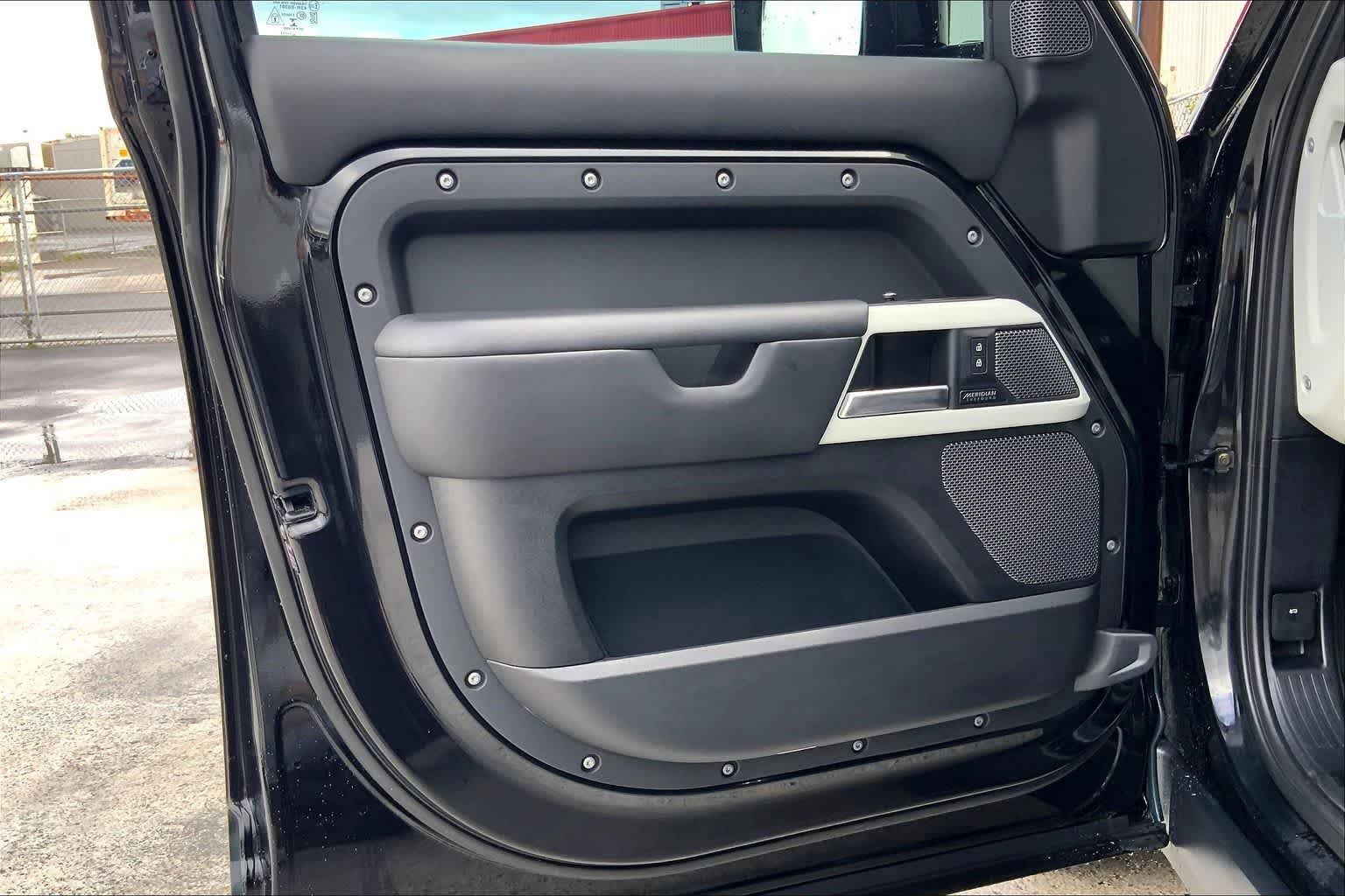 Thumbnail: 2022 Land Rover Defender - 27