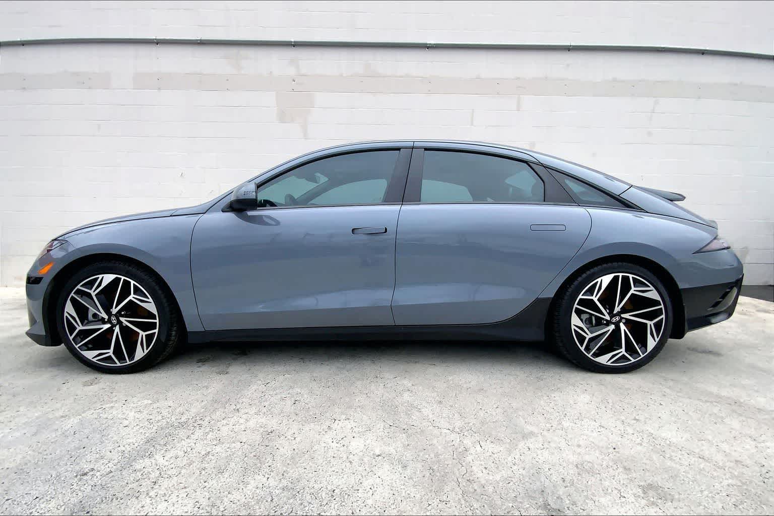 Thumbnail: 2023 Hyundai Ioniq 6 - 4