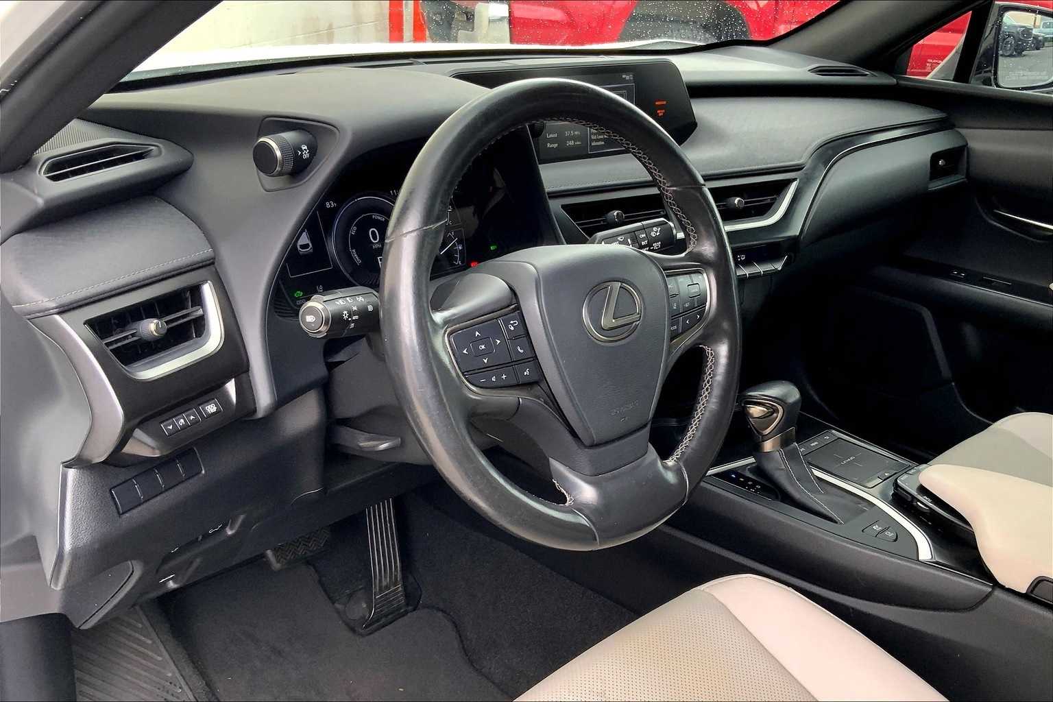 Thumbnail: 2019 Lexus UX - 3