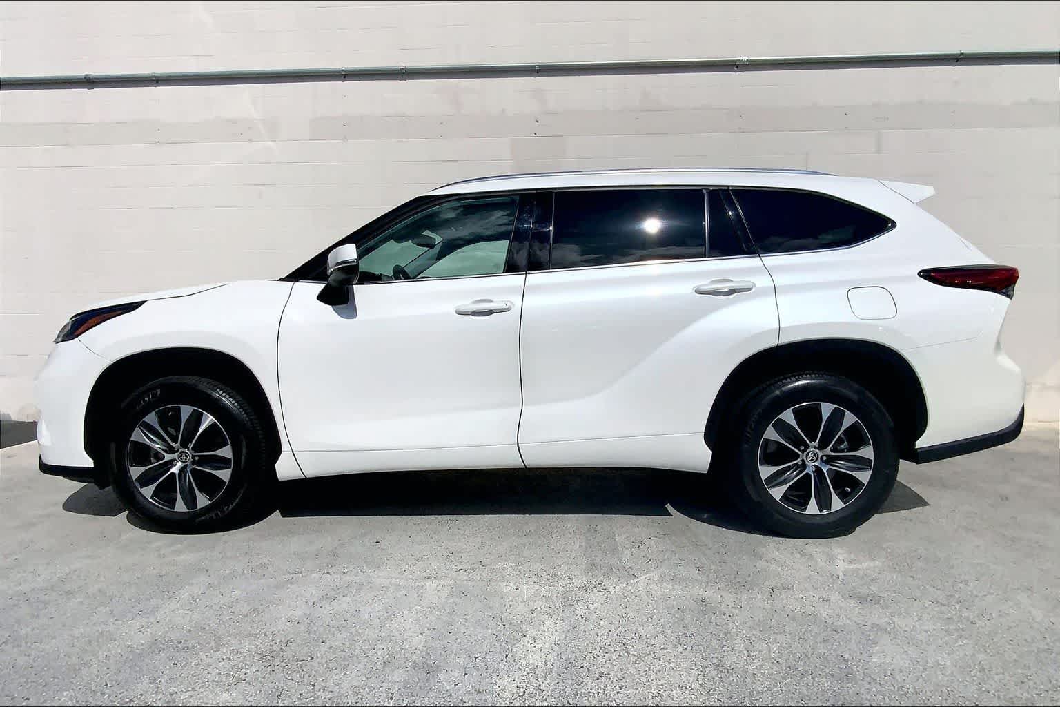 Thumbnail: 2021 Toyota Highlander - 3