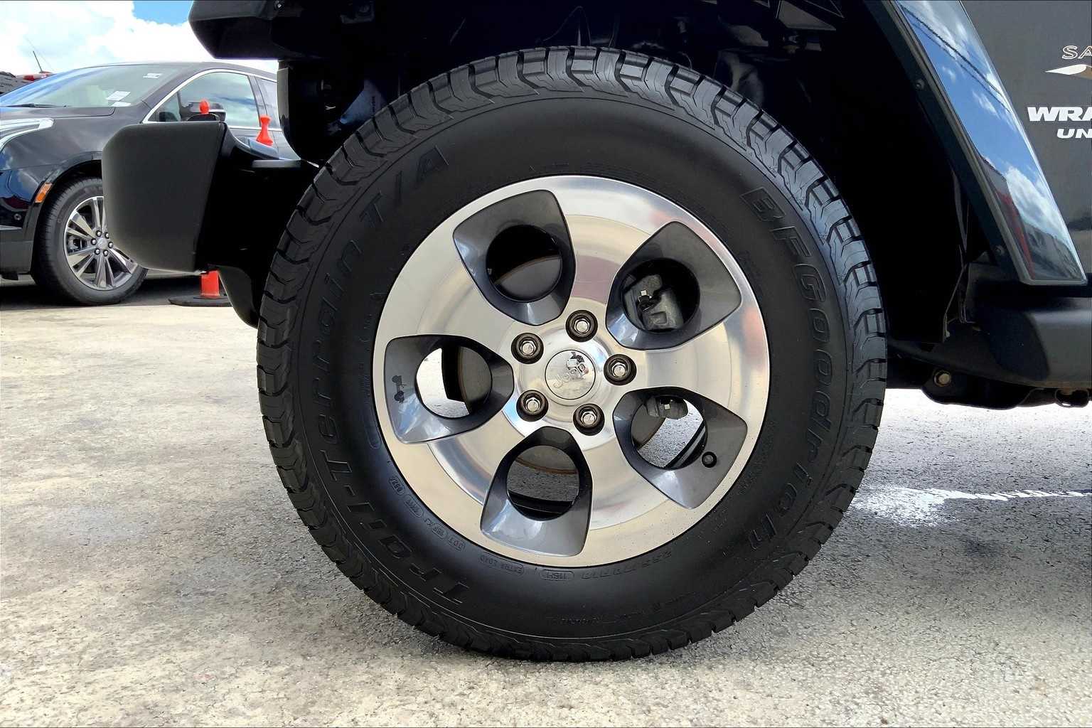 Thumbnail: 2017 Jeep Wrangler - 9